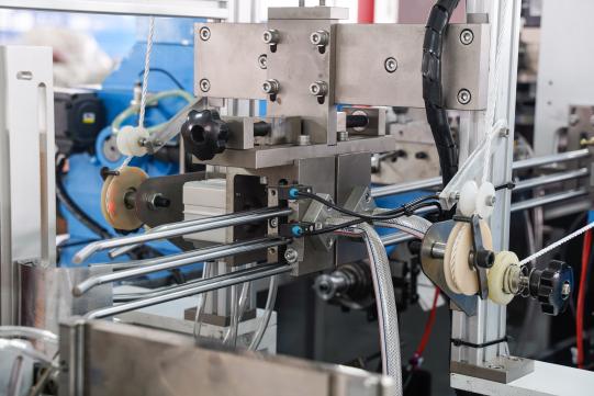 PRY-450A Macchina di inserimento di corde per sacchetti di carta 6