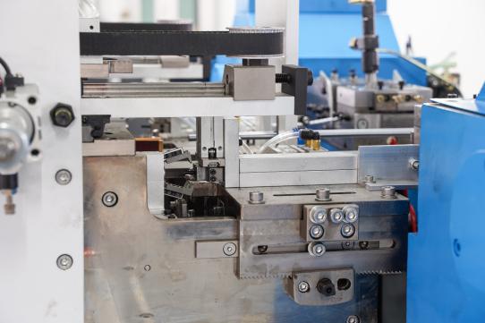 PRY-450A Macchina di inserimento di corde per sacchetti di carta 8