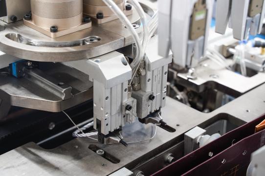 PRY-450A Macchina di inserimento di corde per sacchetti di carta 9