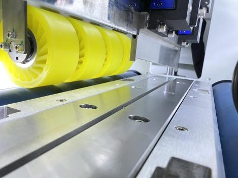 PRY-1800 Macchina di taglio campione a passaggio singolo automatica per scatole di cartone 7