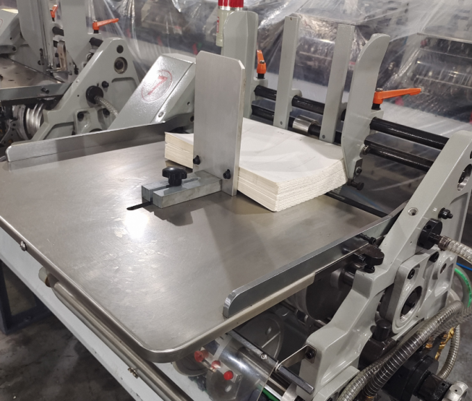 PRY-8D Macchina per la cucitura e il taglio delle selle da collezione e da libro 3