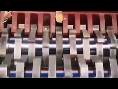 Doppie assi che schiacciano la macchina spessa della trinciatrice di carta straccia dei libri